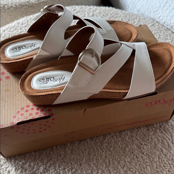 BRAND NEW! Euro Soft “Gladis” White Women's White Sandals - Picture 2 of 7
